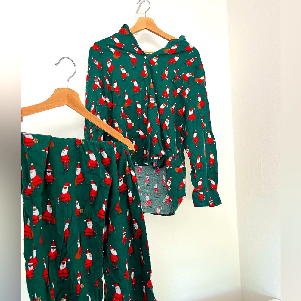 GapBody Flannel Santa Christmas Pajama Set